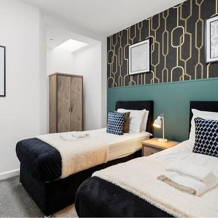 Modern Spacious Three Bedrooms With Private Garden Cardiff Esterno foto
