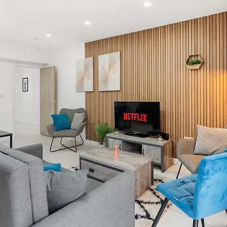 Modern Spacious Three Bedrooms With Private Garden Cardiff Esterno foto