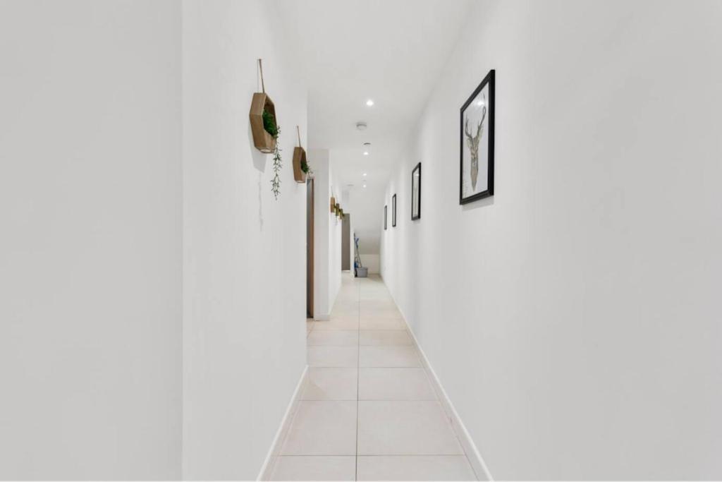 Modern Spacious Three Bedrooms With Private Garden Cardiff Esterno foto