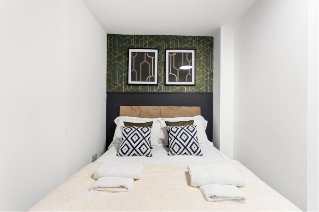 Modern Spacious Three Bedrooms With Private Garden Cardiff Esterno foto