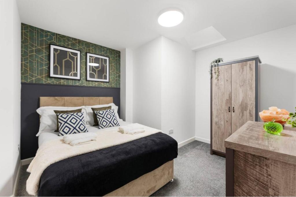 Modern Spacious Three Bedrooms With Private Garden Cardiff Esterno foto