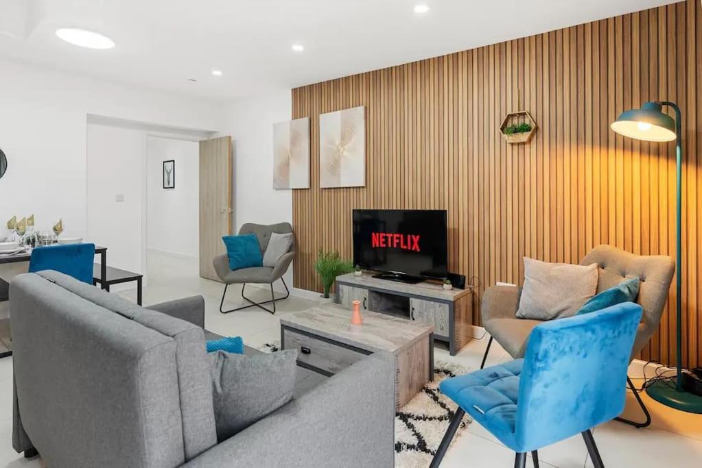 Modern Spacious Three Bedrooms With Private Garden Cardiff Esterno foto